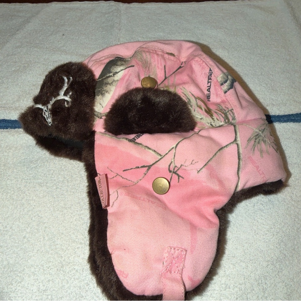 Bone Collector Real Tree Pink Fur Hat - Picture 2 of 4